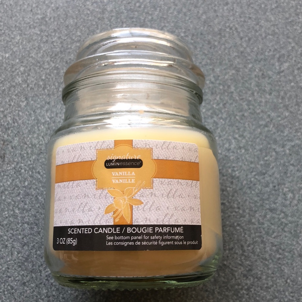 New signature Luminessence Vanilla Candle